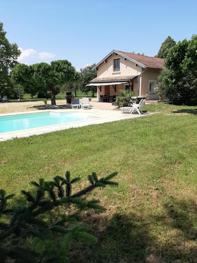 Gite A La Campagne Avec Piscine Biziat Exterior foto